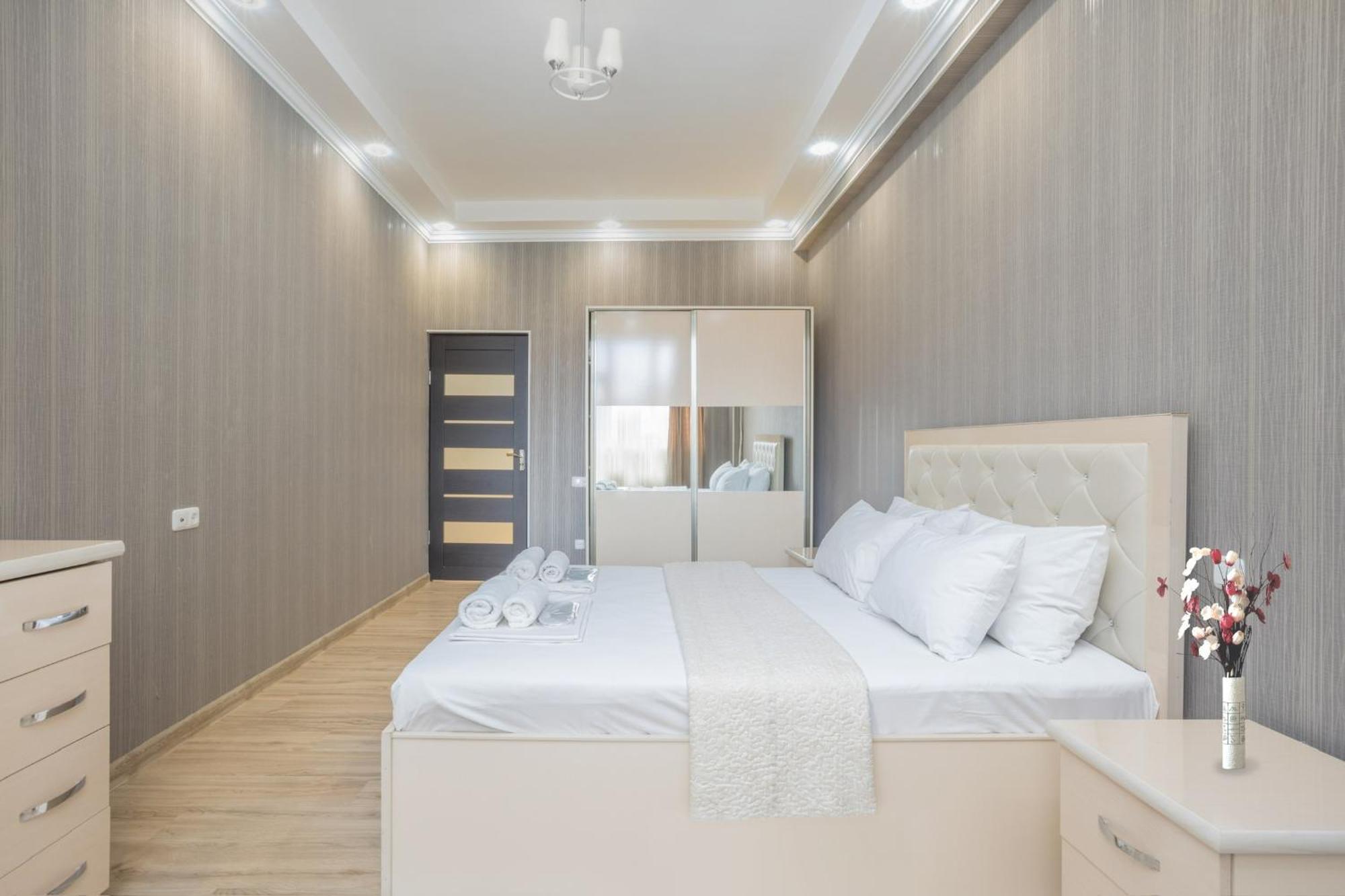 2 Bedrooms 2 Bathrooms Large And Lux Apartment Best Location Yerevan Exterior photo